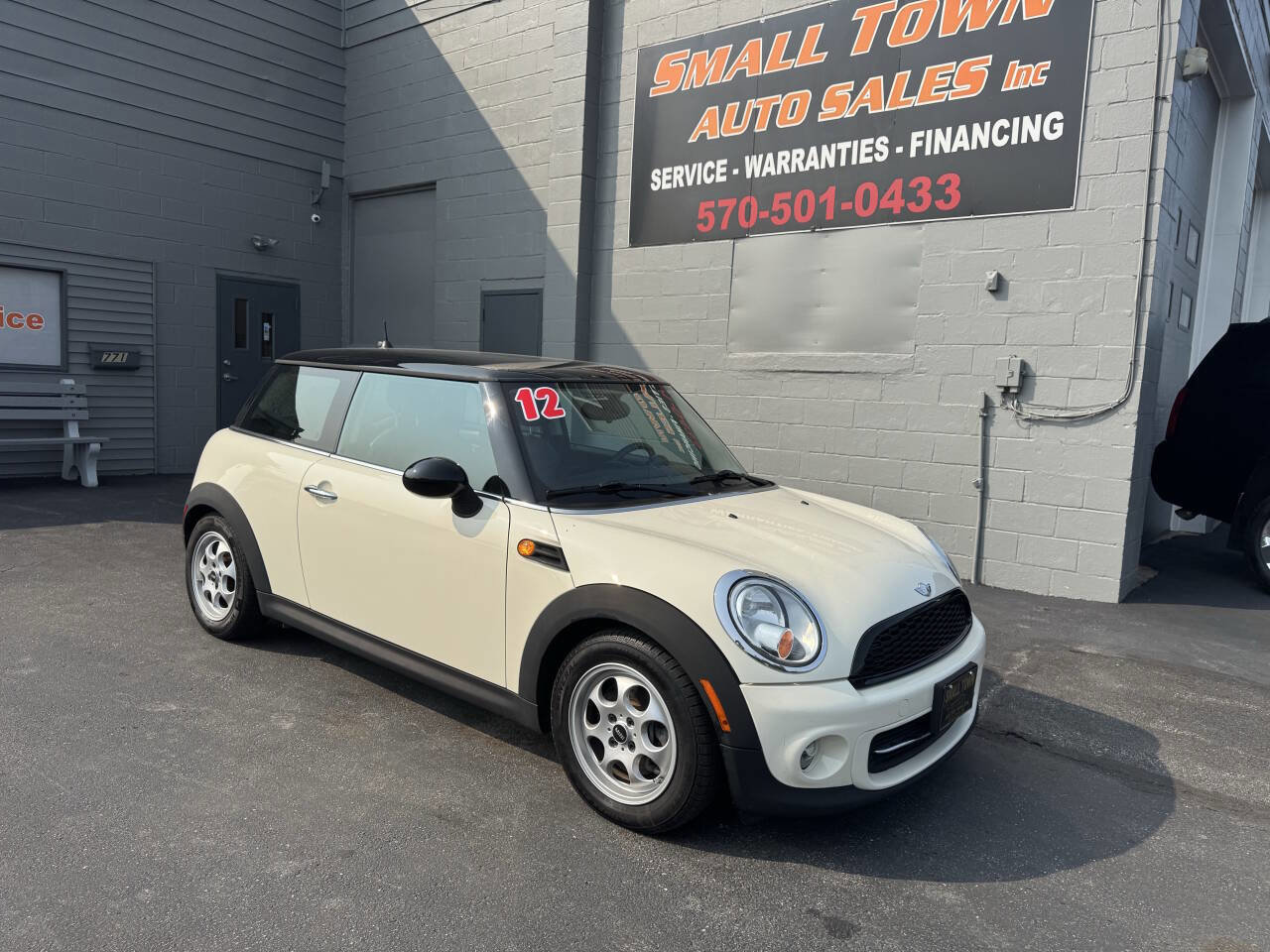Used 2012 MINI Cooper Hardtop image 1