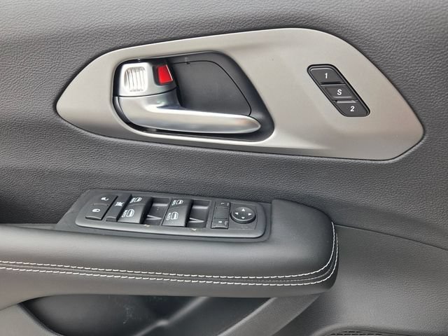 New 2027 Chrysler Pacifica Select w/ Family Tech Group FWD image 20