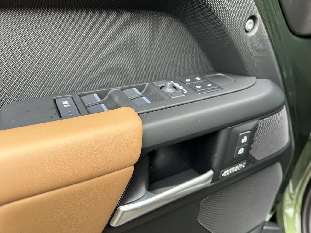 New 2026 Land Rover Defender 110 X-Dynamic SE AWD/4WD image 10