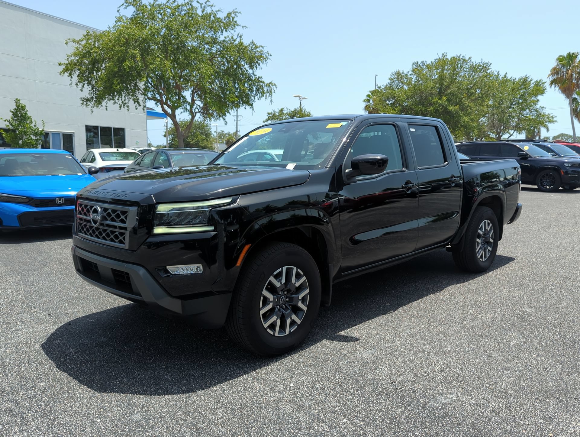 Used 2024 Nissan Frontier SL w/ Technology Package RWD image 9