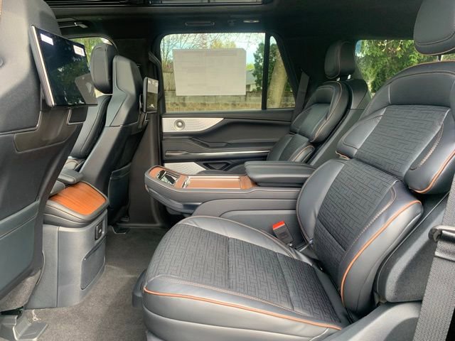 New 2026 Lincoln Navigator Black Label AWD/4WD image 17