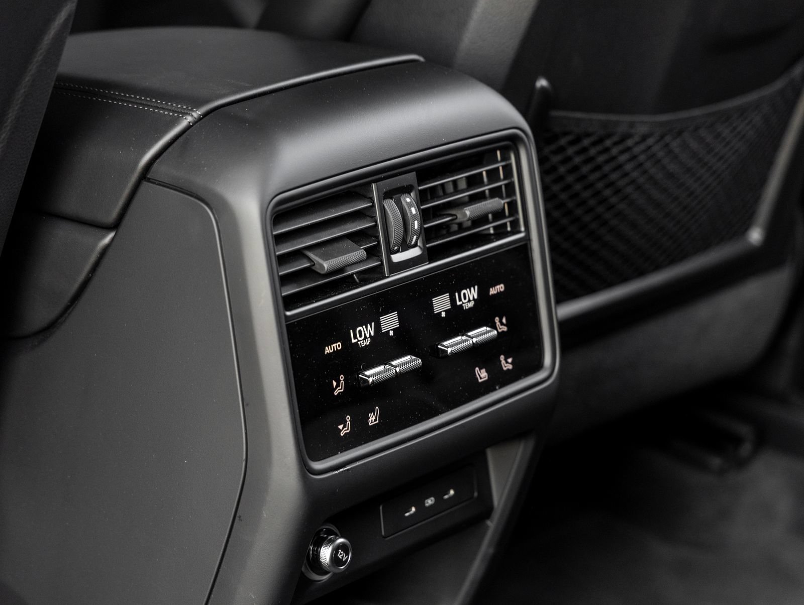 Certified 2025 Porsche Cayenne S AWD/4WD image 36