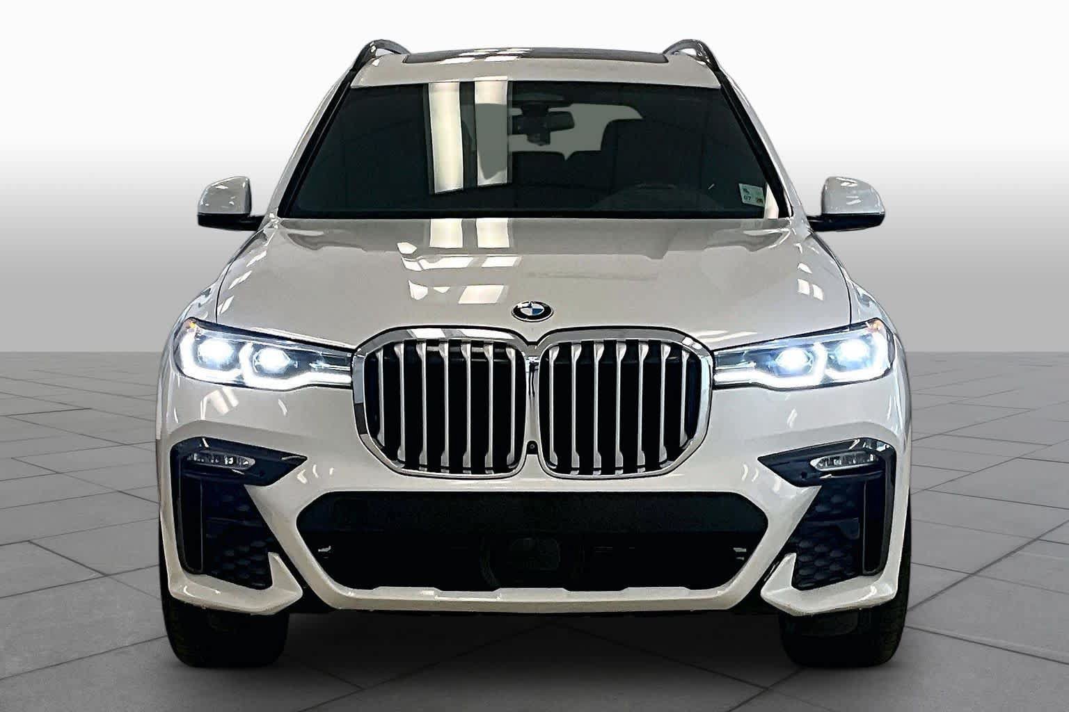 Used 2021 BMW X7 xDrive40i w/ M Sport Package AWD/4WD image 3