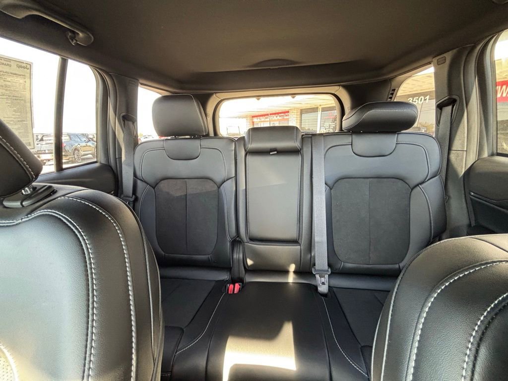 New 2025 Jeep Grand Cherokee Altitude image 14