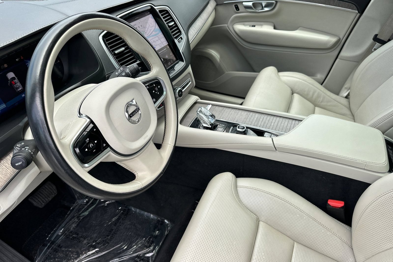 Used 2023 Volvo XC90 T8 Ultimate w/ Protection Package Premier AWD/4WD image 13