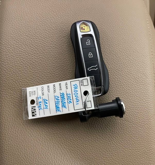 Used 2023 Porsche Cayenne w/ Premium Package image 42