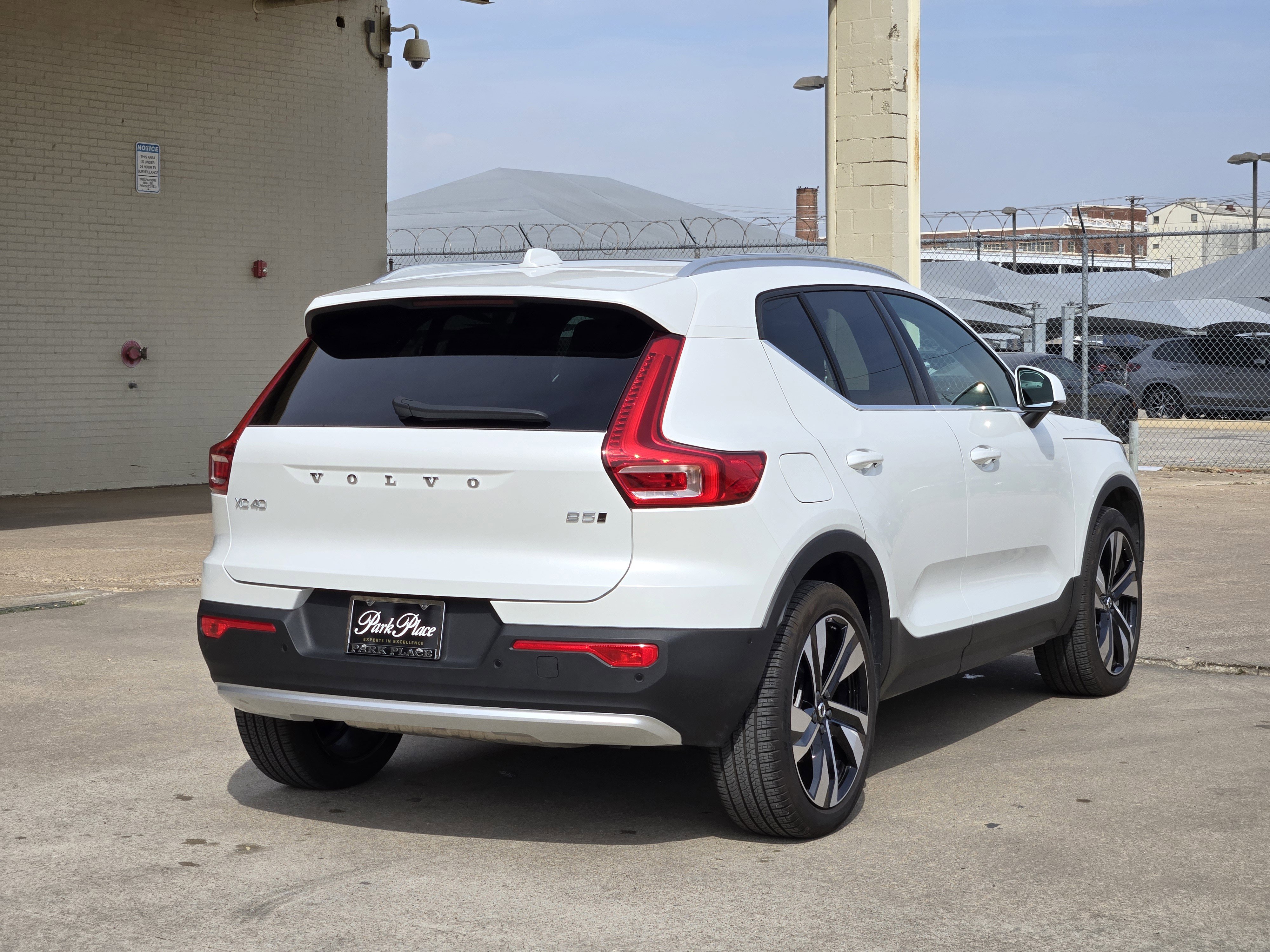 Used 2025 Volvo XC40 B5 Plus w/ Protection Package Premier image 9
