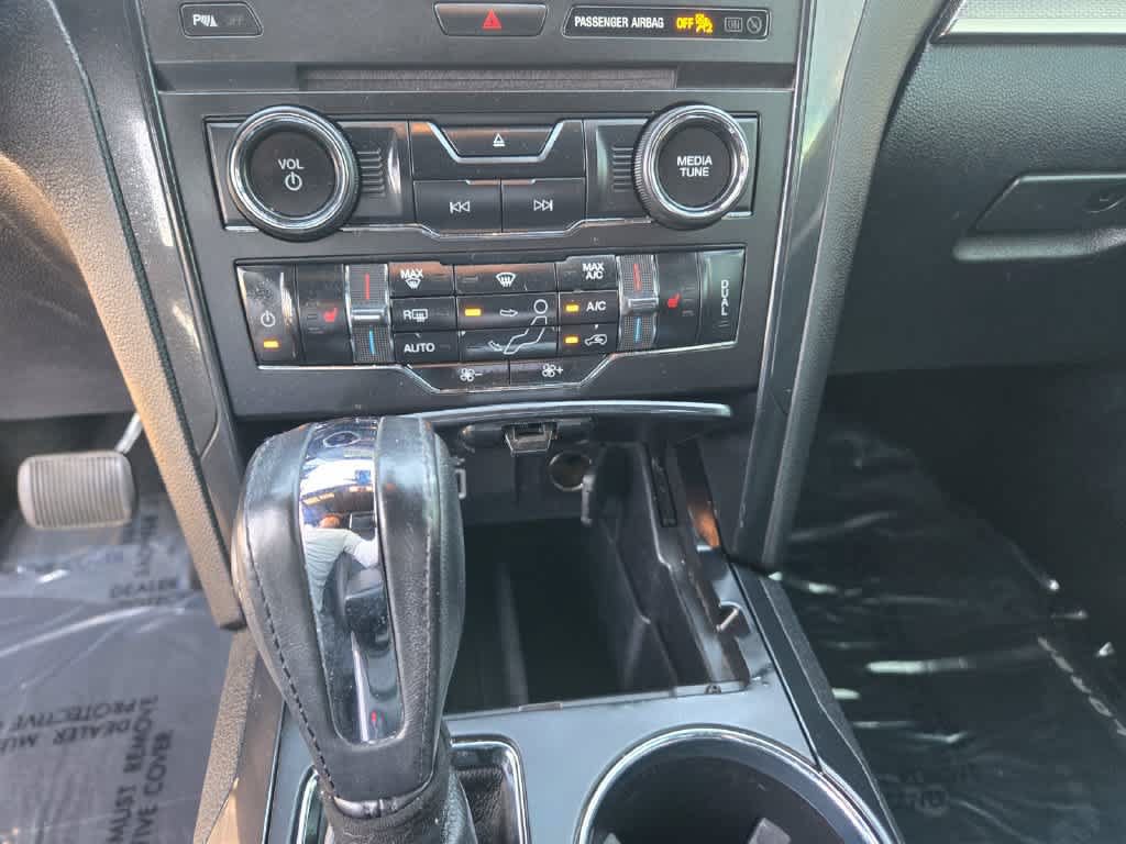 Used 2018 Ford Explorer XLT w/ Equipment Group 202A AWD/4WD image 14