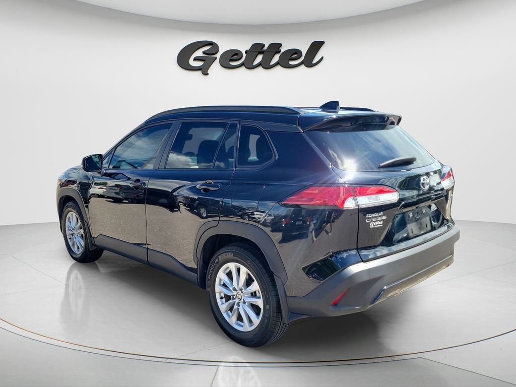 Used 2025 Toyota Corolla Cross LE FWD image 7