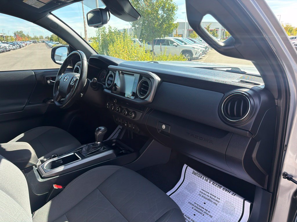 Used 2018 Toyota Tacoma TRD Off-Road w/ Technology Package AWD/4WD image 11