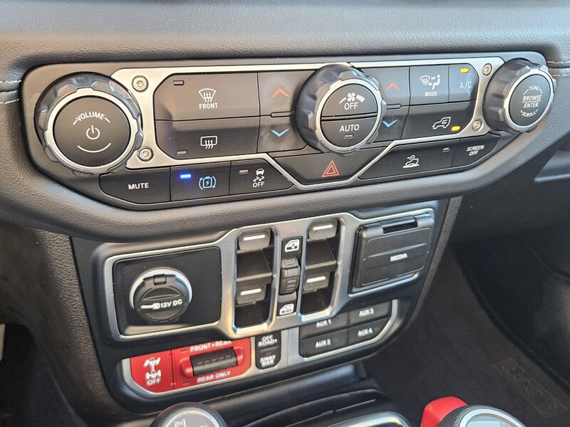 Used 2024 Jeep Wrangler Rubicon image 18