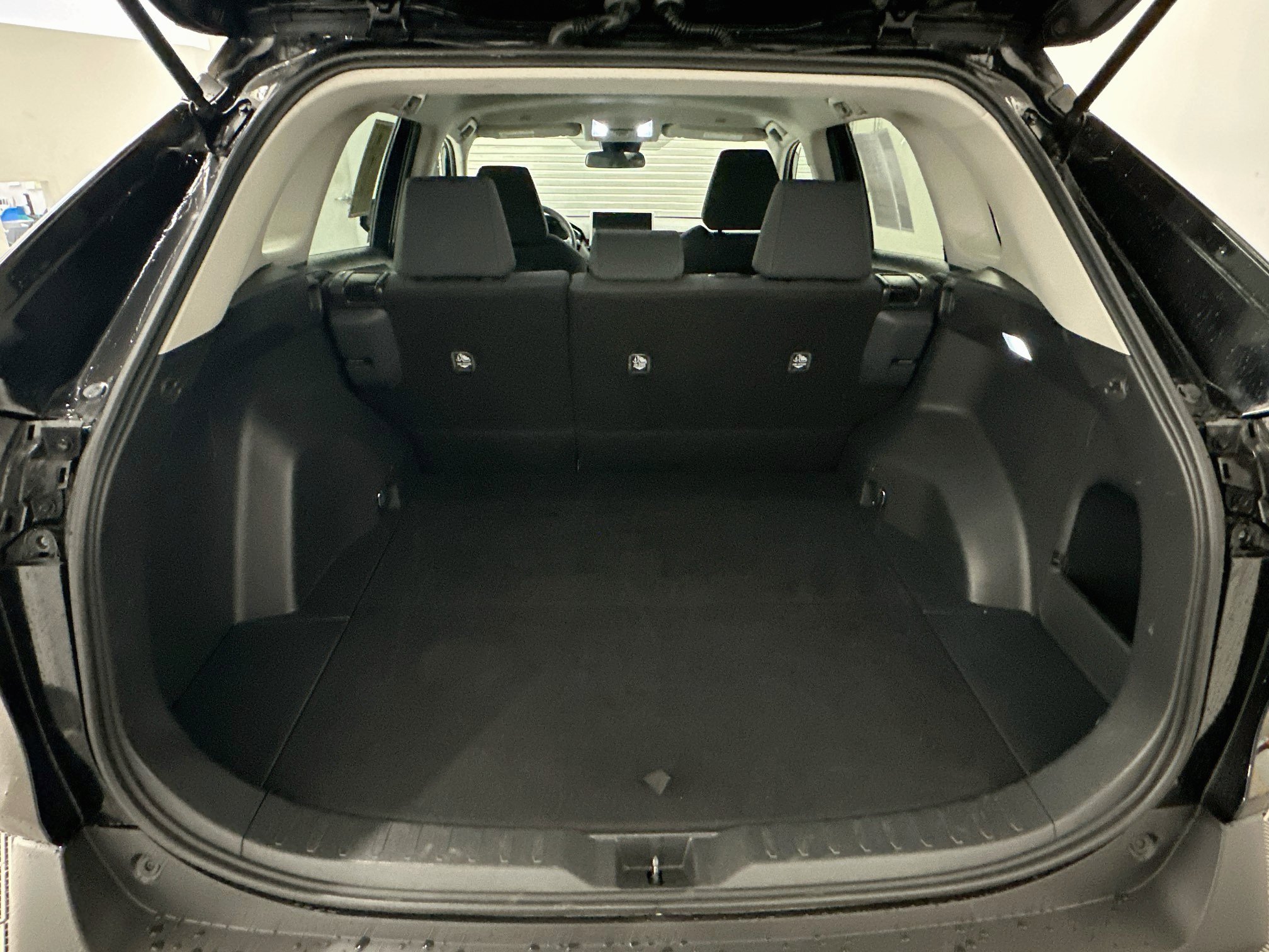 Used 2025 Toyota RAV4 LE AWD/4WD image 30