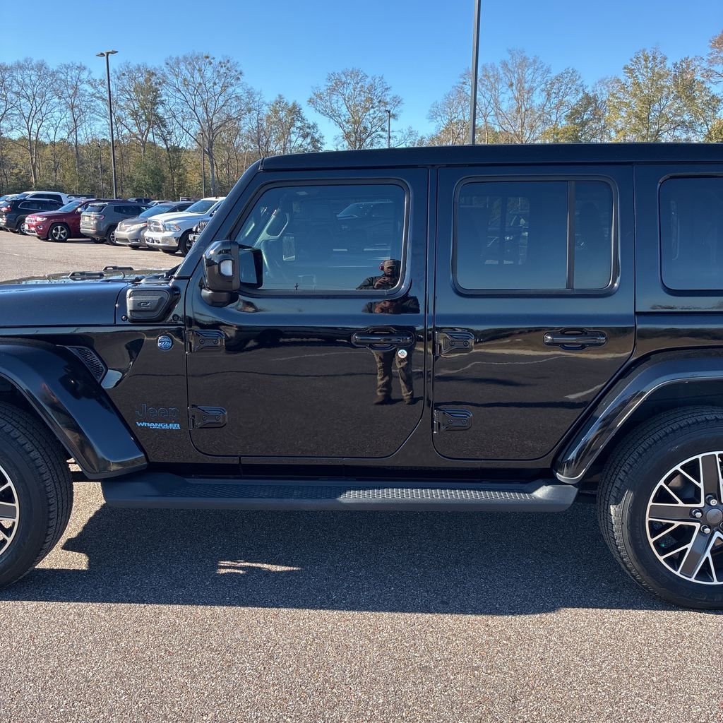 Used 2022 Jeep Wrangler Unlimited Sahara image 4