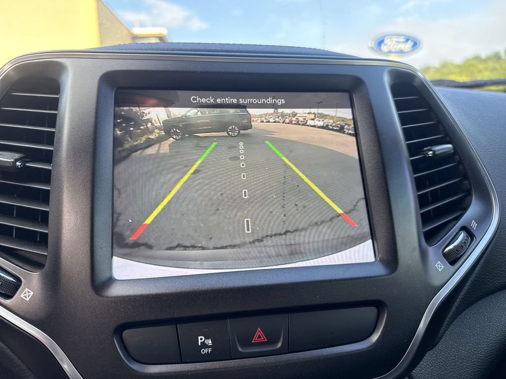 Used 2019 Jeep Cherokee Trailhawk w/ Comfort/Convenience Group AWD/4WD image 13