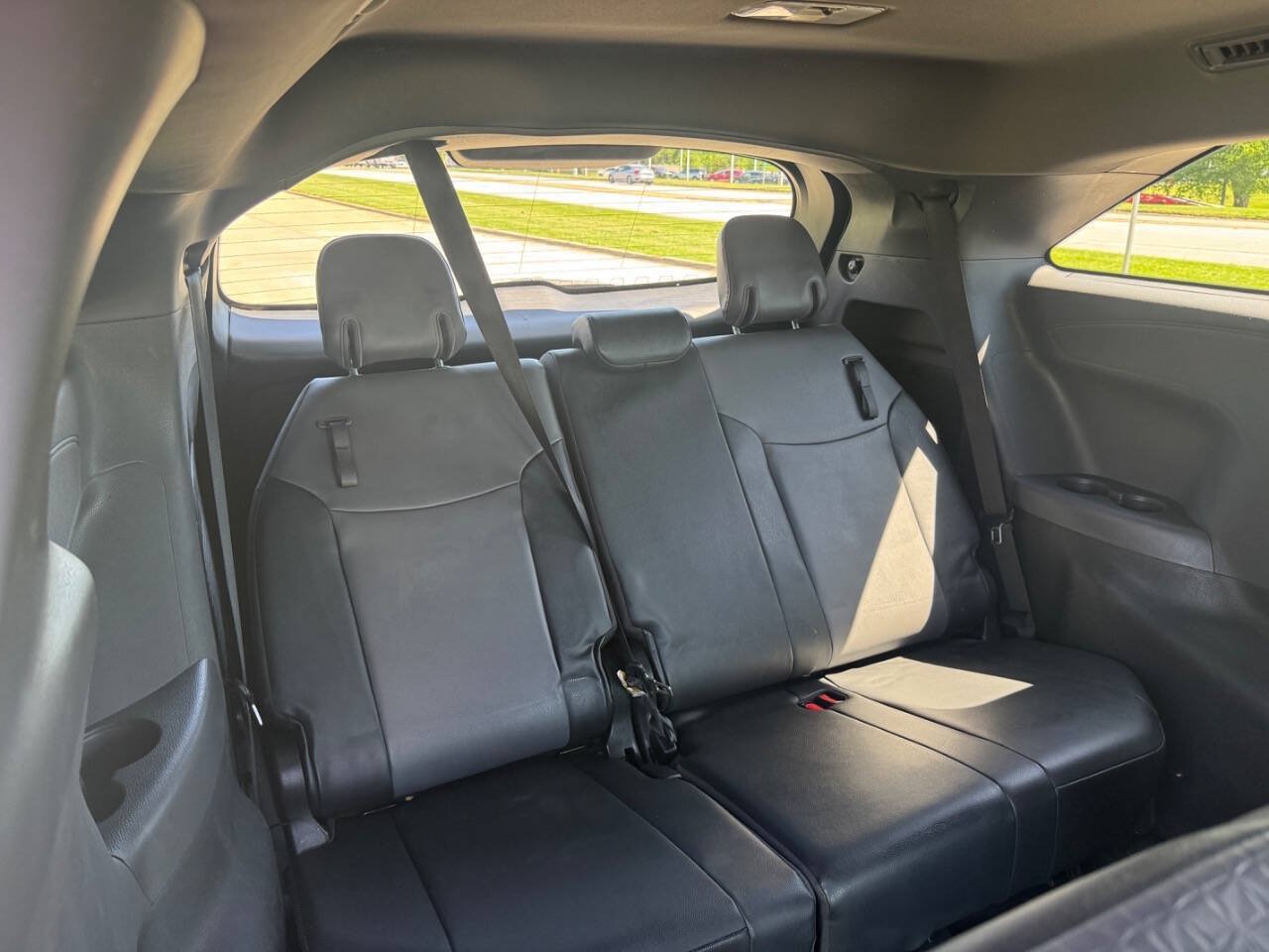 Used 2021 Toyota Sienna XSE FWD image 15