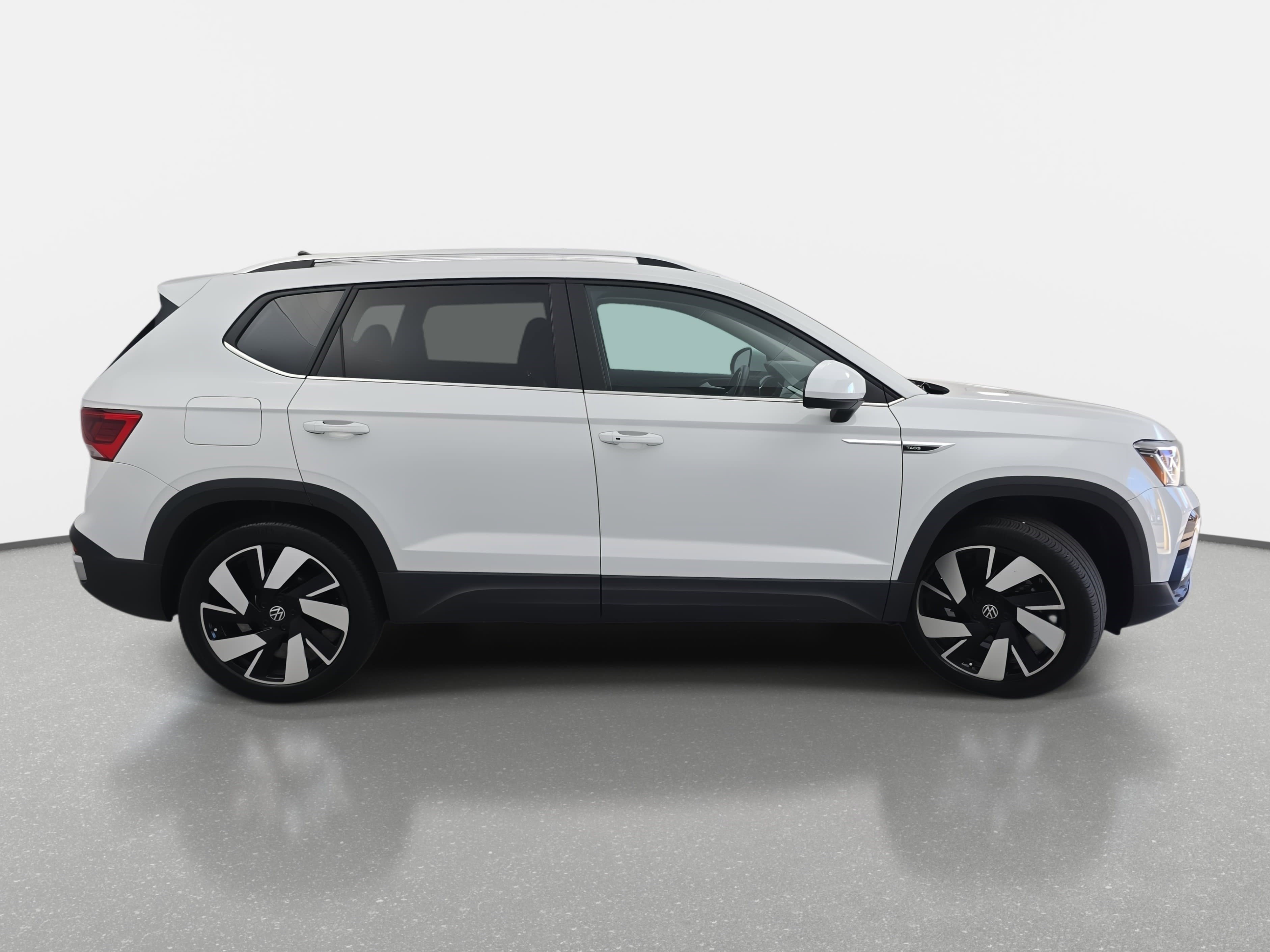 Used 2024 Volkswagen Taos SEL image 4