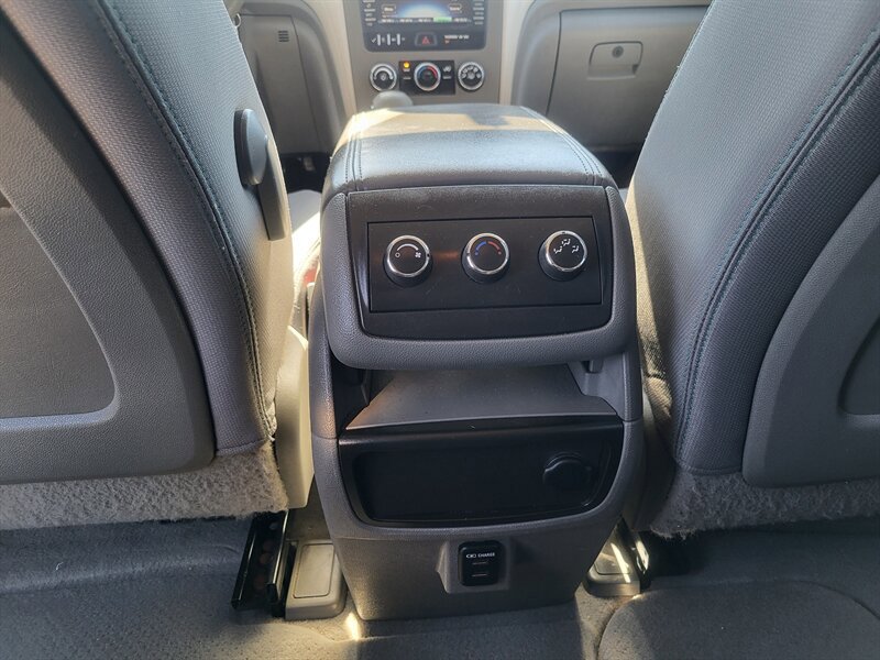 Used 2015 Chevrolet Traverse LS FWD image 25