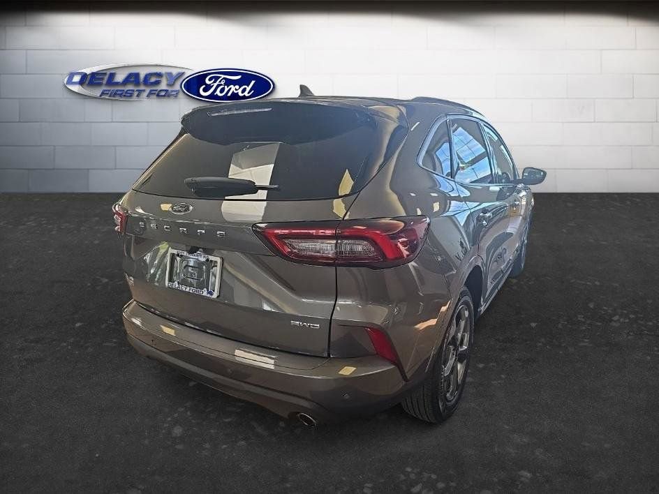 Used 2023 Ford Escape ST-Line w/ Tech Pack #1 AWD/4WD image 6