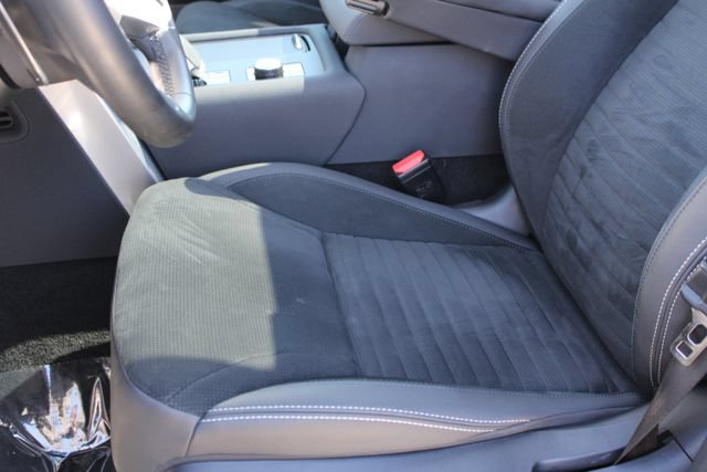 Used 2024 Land Rover Discovery S AWD/4WD image 38