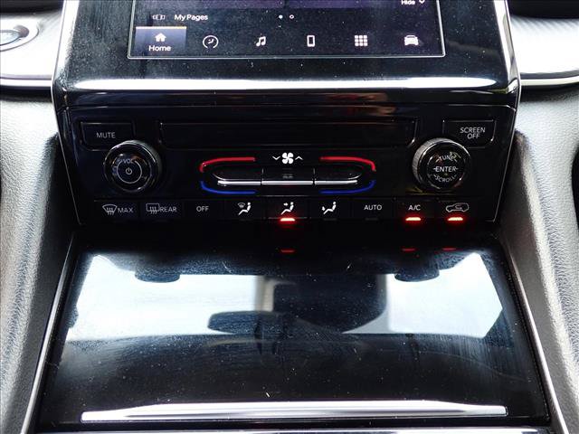 Used 2024 Jeep Grand Cherokee Laredo AWD/4WD image 18
