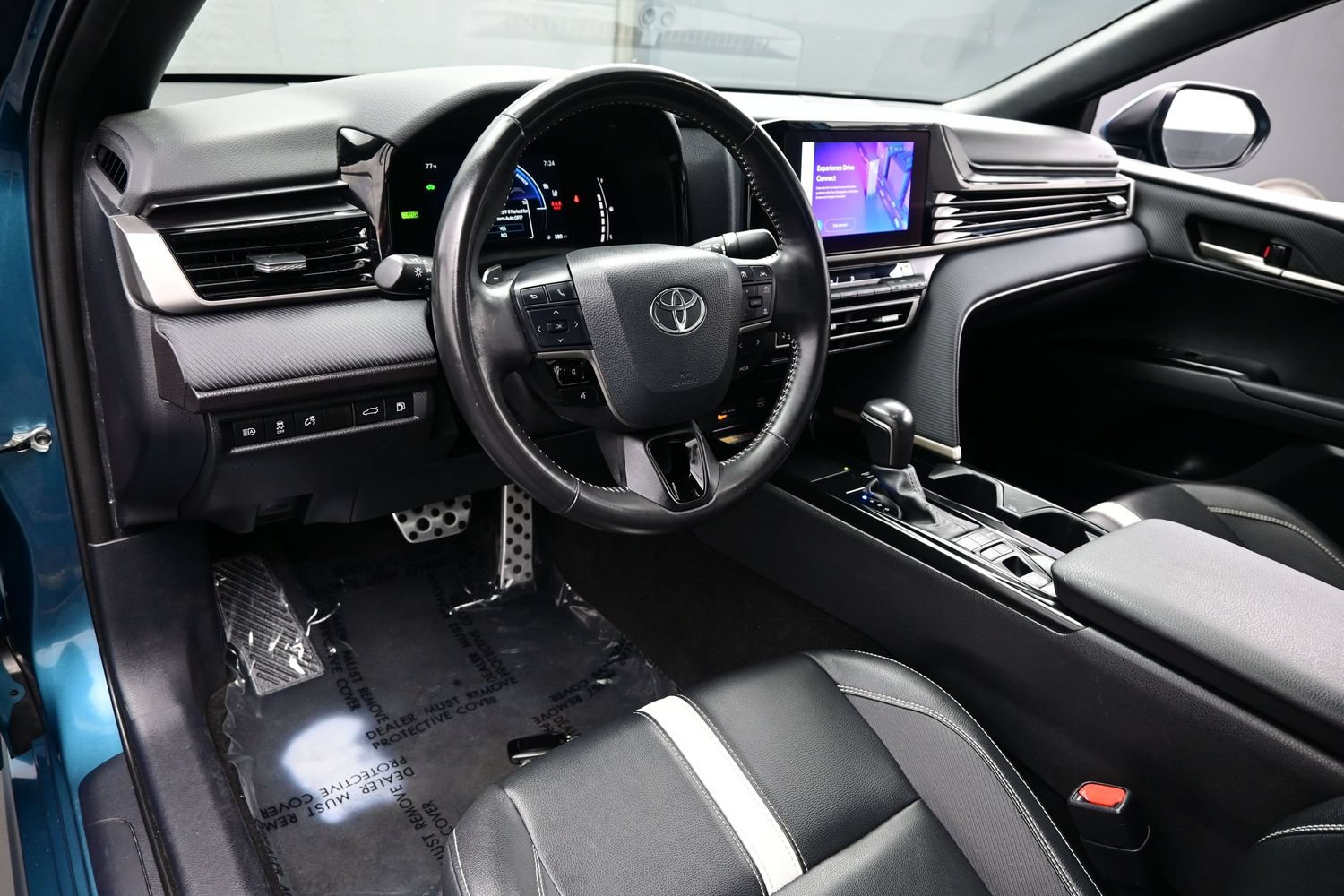Used 2025 Toyota Camry SE FWD image 13