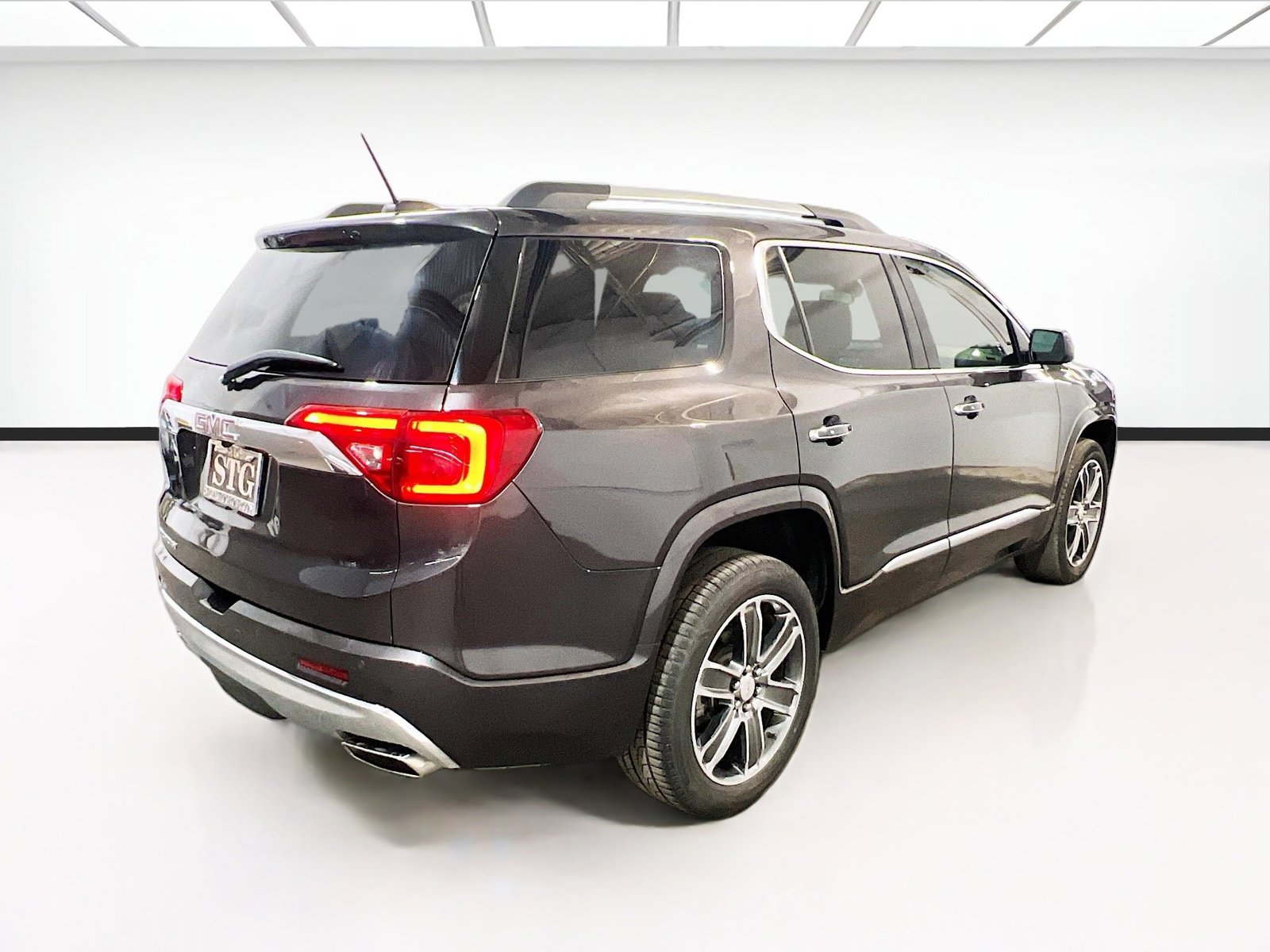 Used 2017 GMC Acadia Denali w/ Technology Package image 4