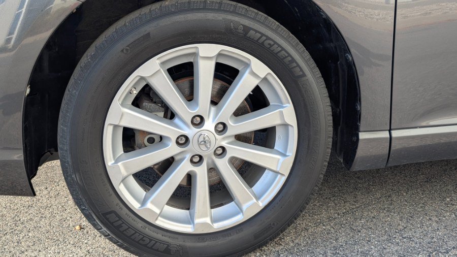 Used 2011 Toyota Venza w/ Convenience Pkg FWD image 12