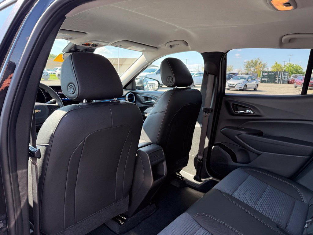 Used 2025 Chevrolet Trax LT FWD image 14