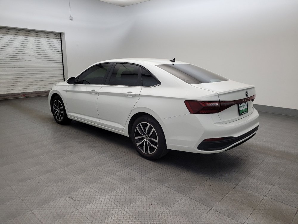 Used 2025 Volkswagen Jetta SE FWD image 3