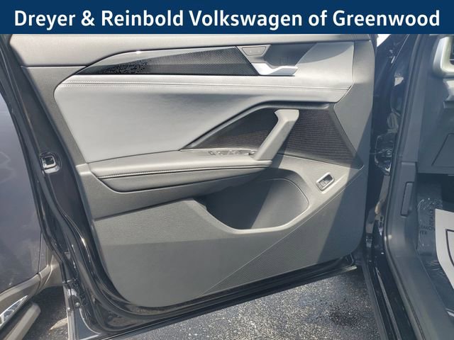 New 2025 Volkswagen Tiguan SE image 18
