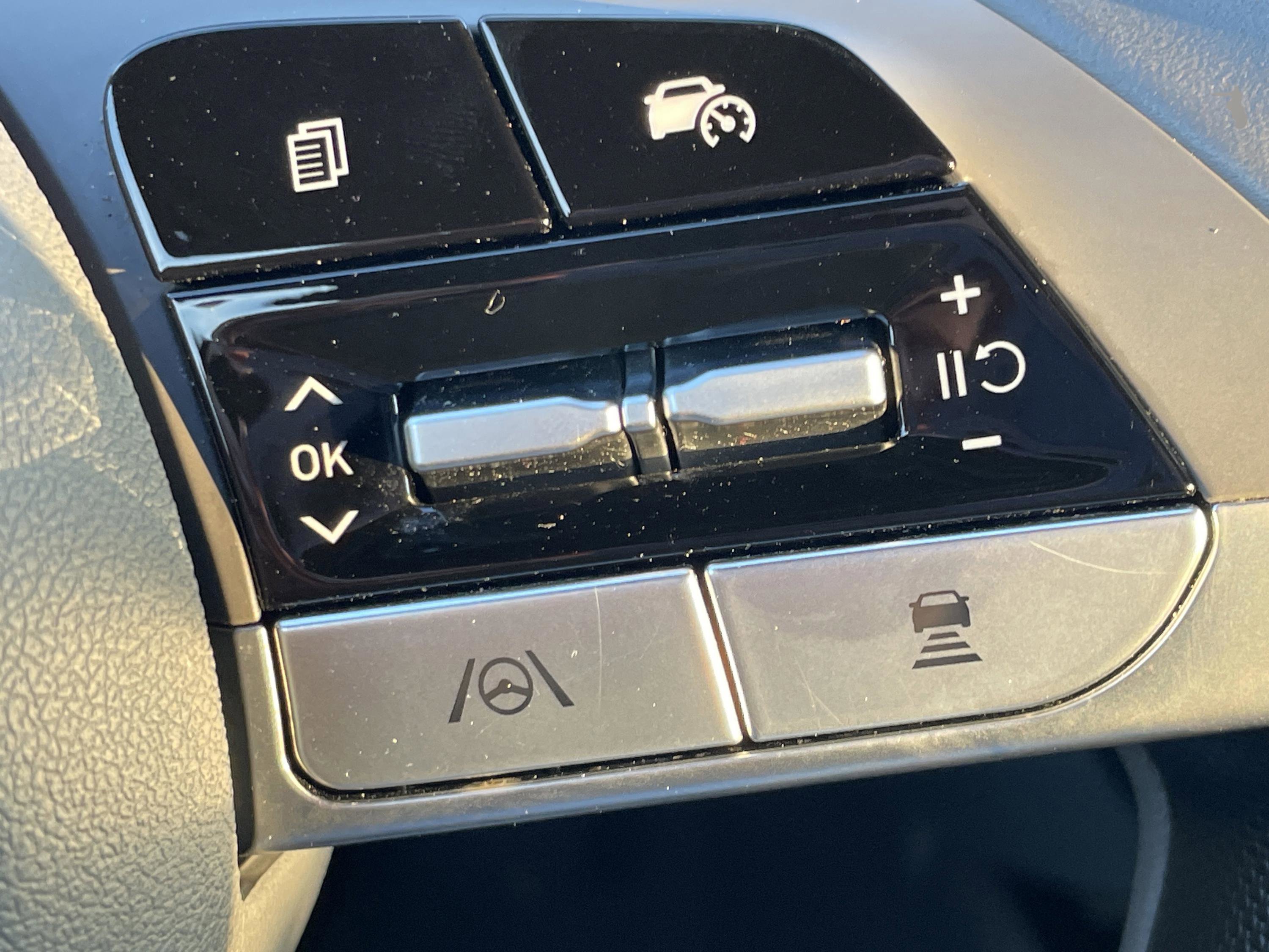 Used 2025 Hyundai Elantra SEL image 26