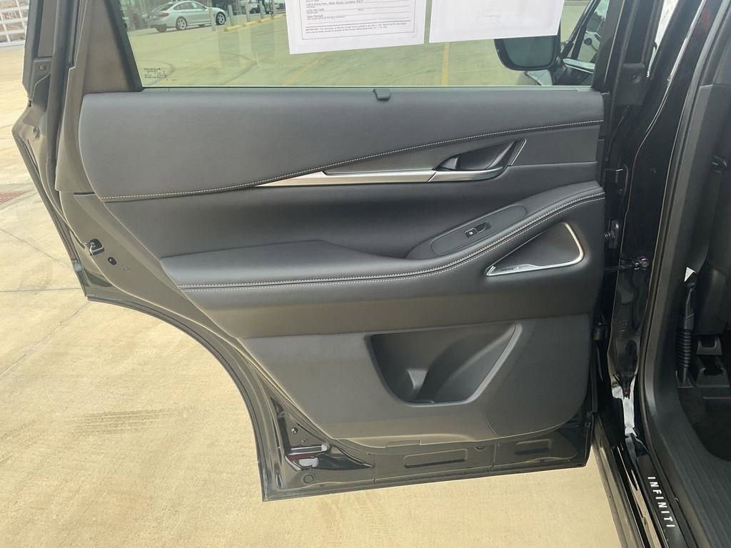 Used 2025 INFINITI QX60 Luxe w/ Black Edition image 18