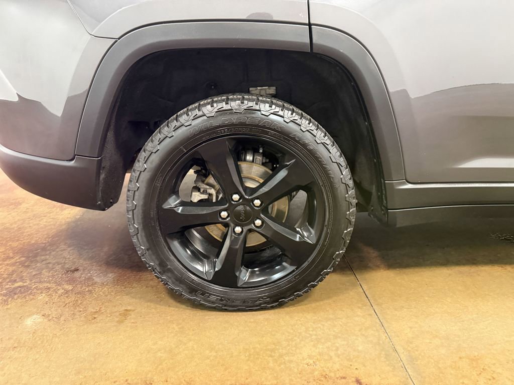 Used 2022 Jeep Grand Cherokee Altitude AWD/4WD image 84