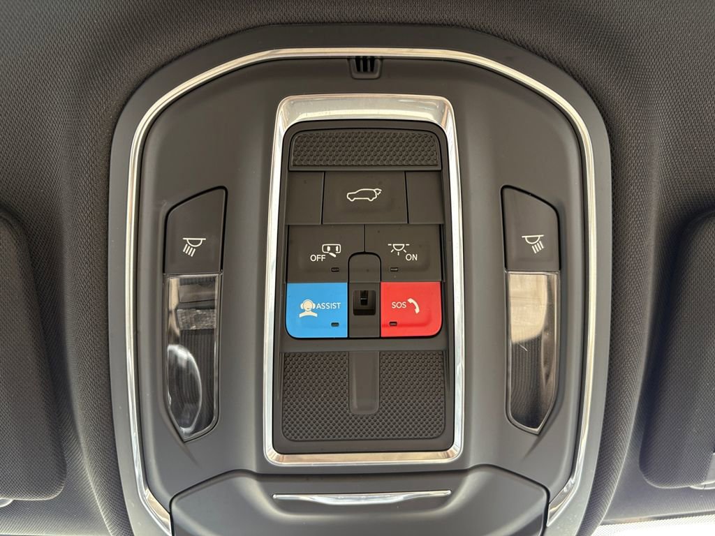 Used 2023 Jeep Grand Cherokee Limited AWD/4WD image 31