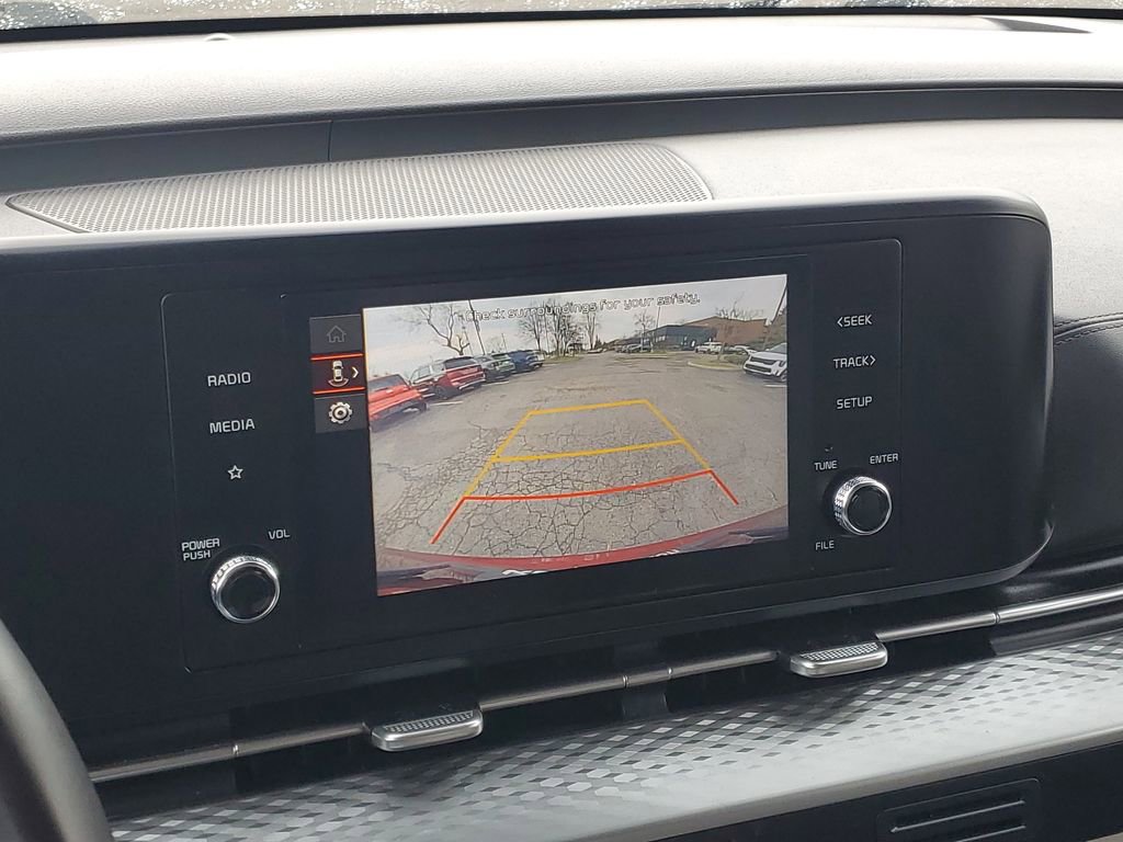 Used 2024 Kia Carnival LX FWD image 21
