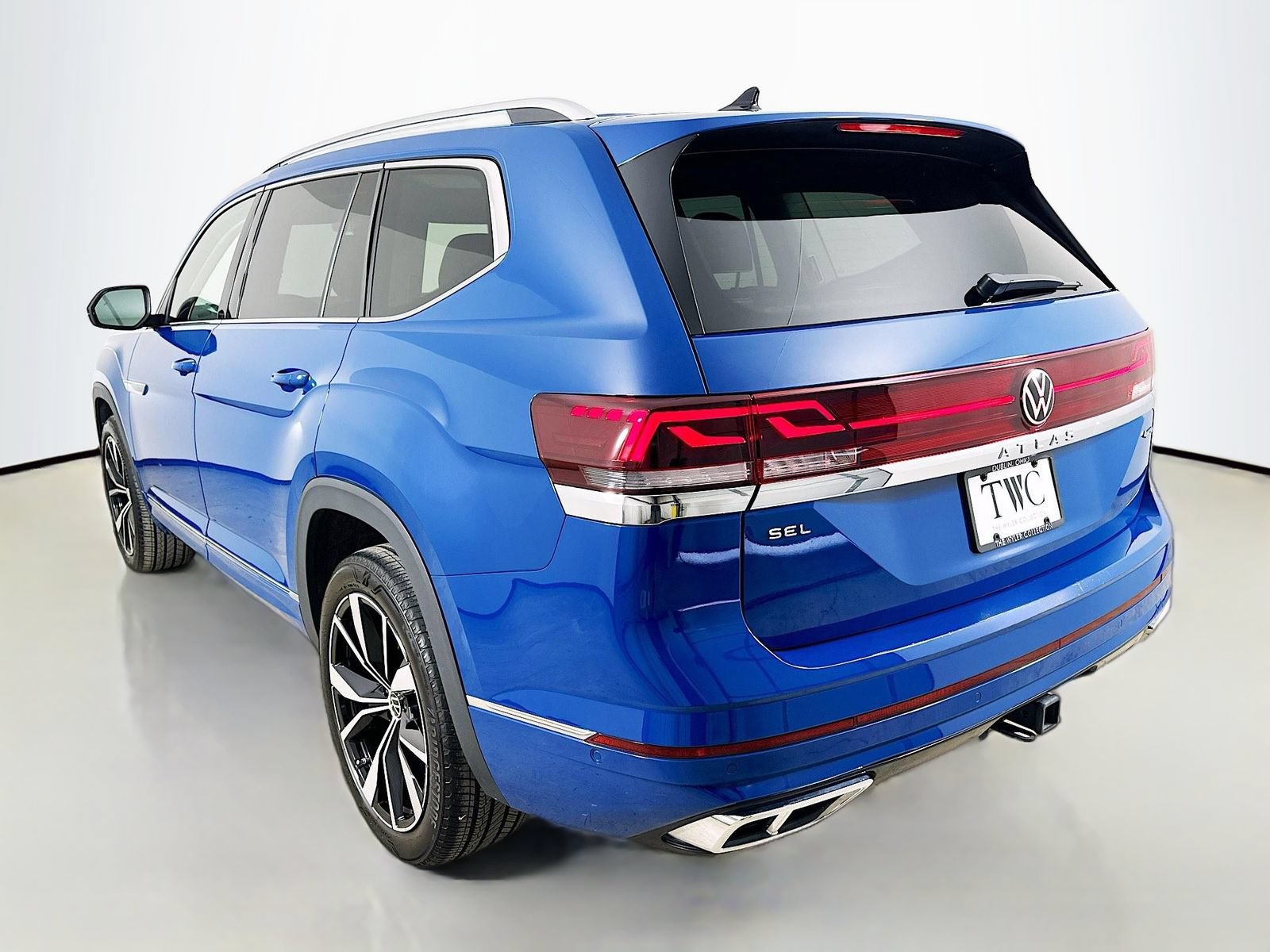 Used 2025 Volkswagen Atlas SEL Premium R-Line AWD/4WD image 7