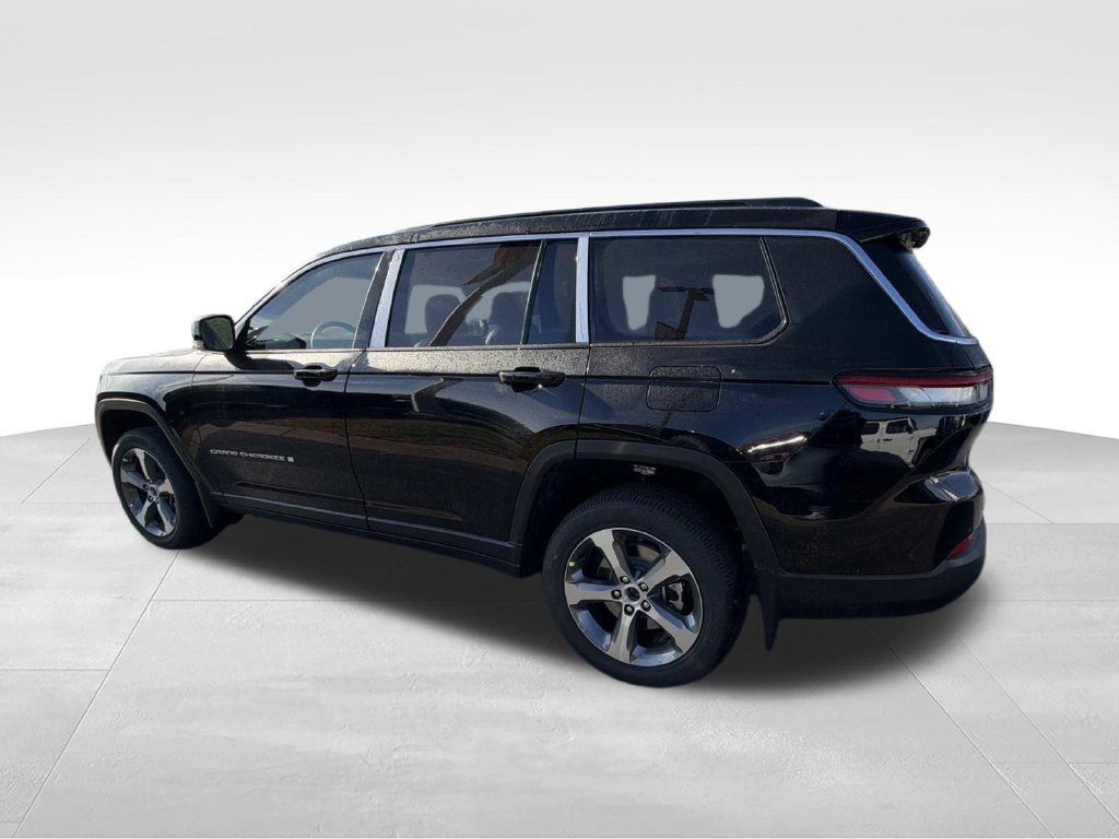 Used 2025 Jeep Grand Cherokee L Limited w/ MOPAR Finishing Package AWD/4WD image 6