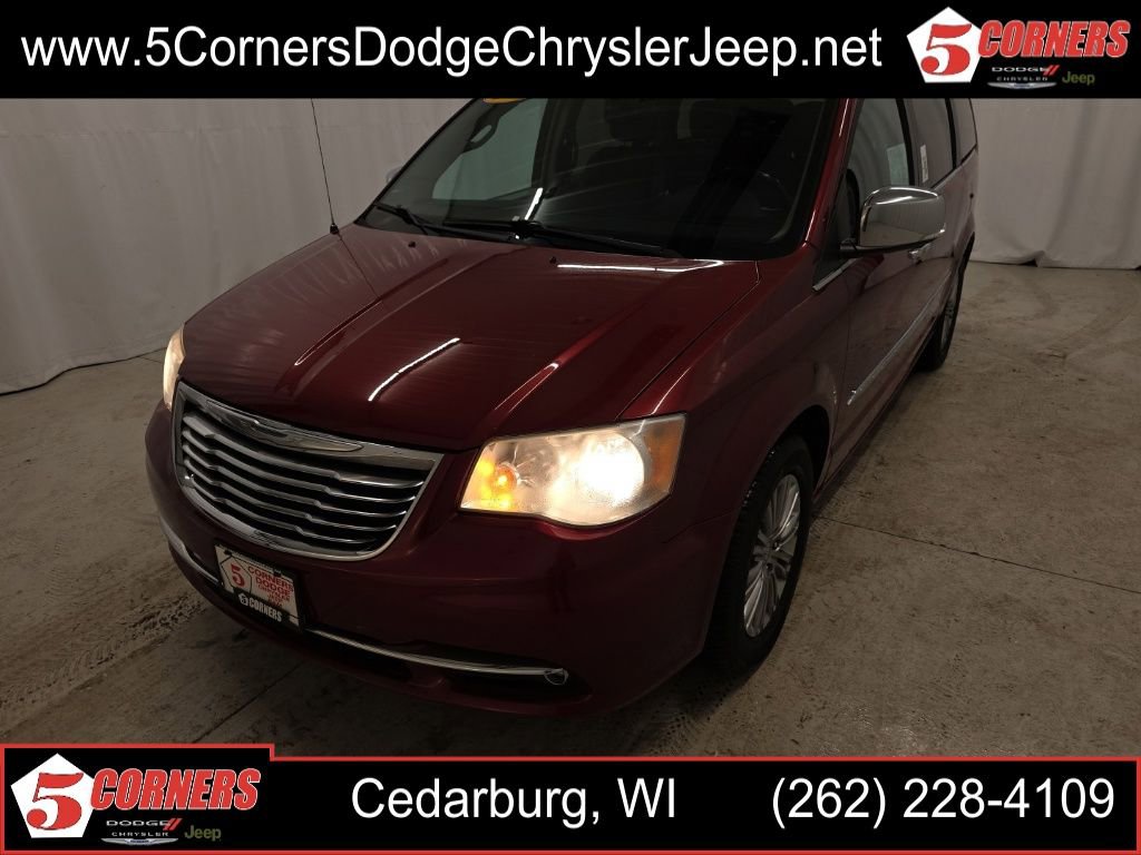 Used 2015 Chrysler Town & Country Touring-L w/ Driver Convenience Group image 1