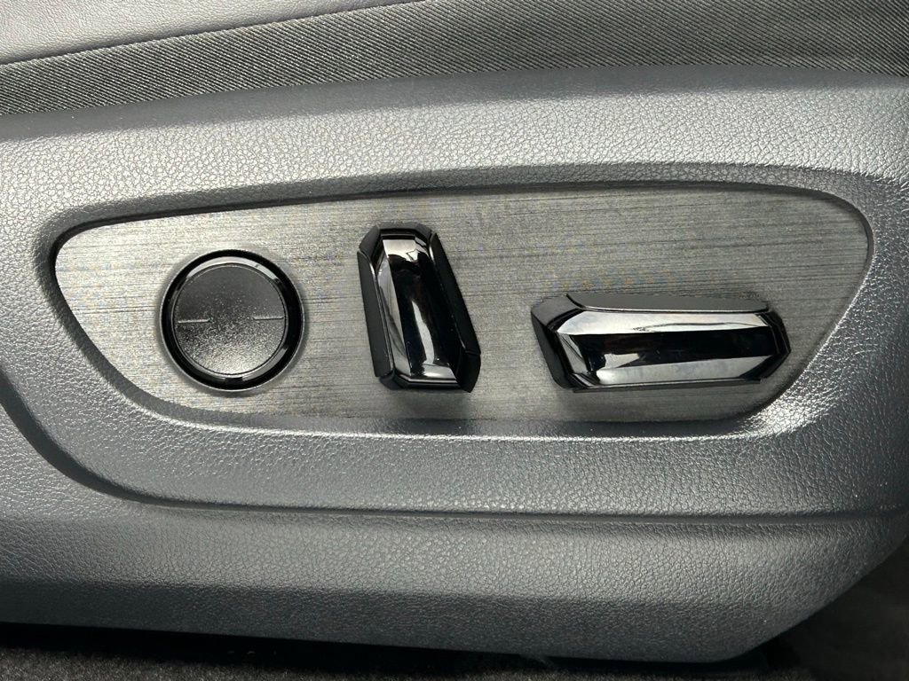 Used 2025 Lexus GX 550 AWD/4WD image 12