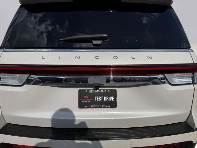 Used 2023 Lincoln Navigator Reserve image 18