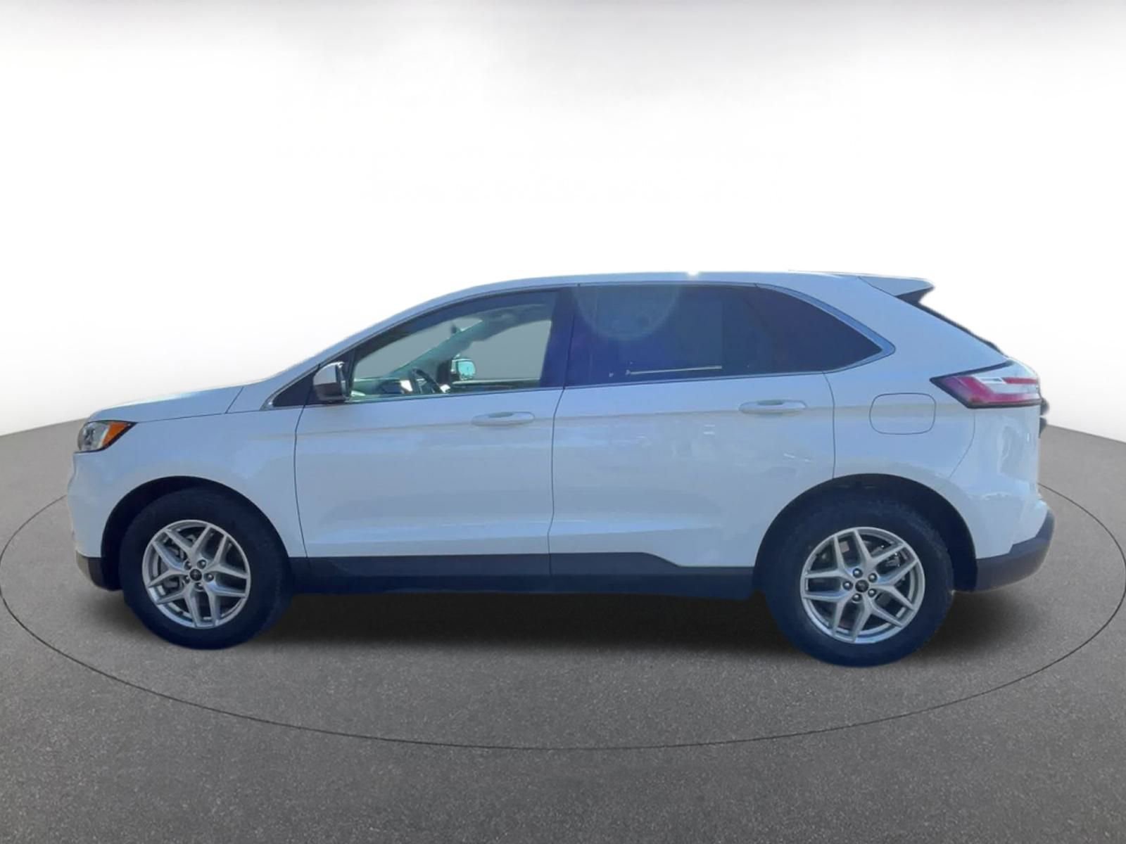 Used 2024 Ford Edge SEL image 9