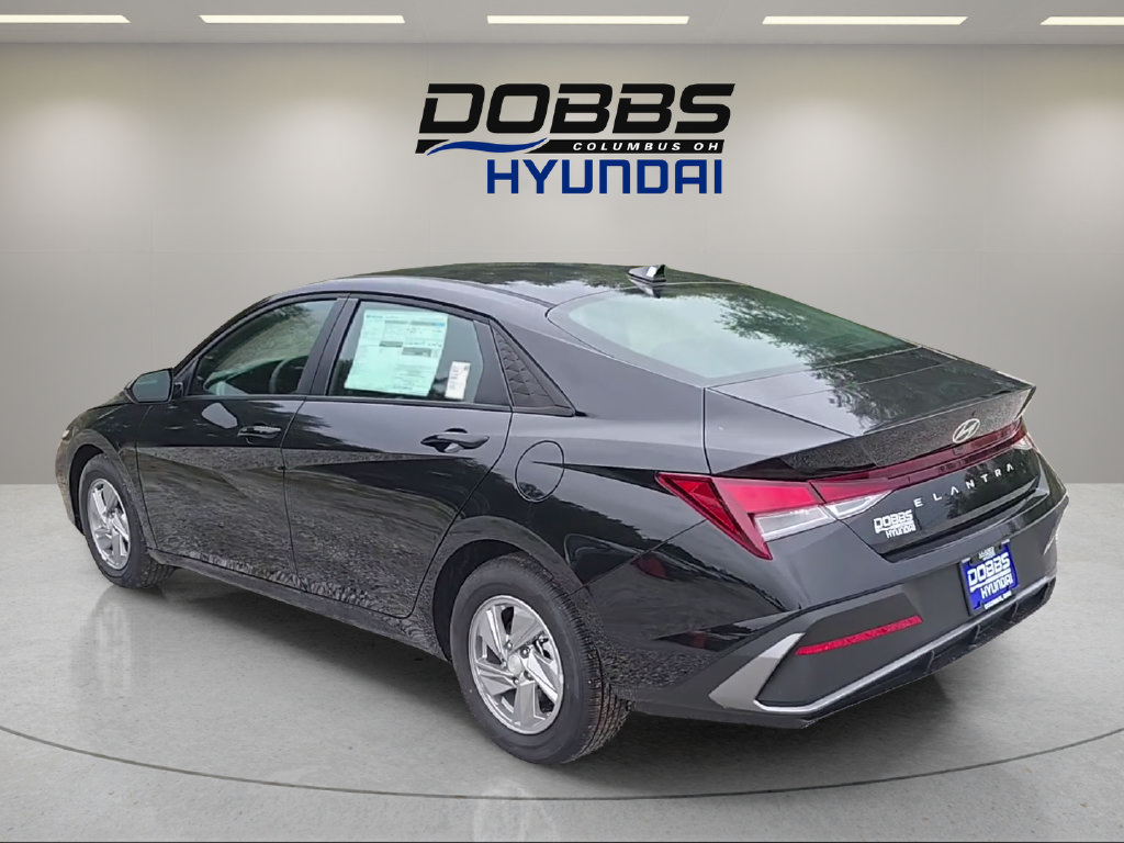 New 2026 Hyundai Elantra SE FWD image 3