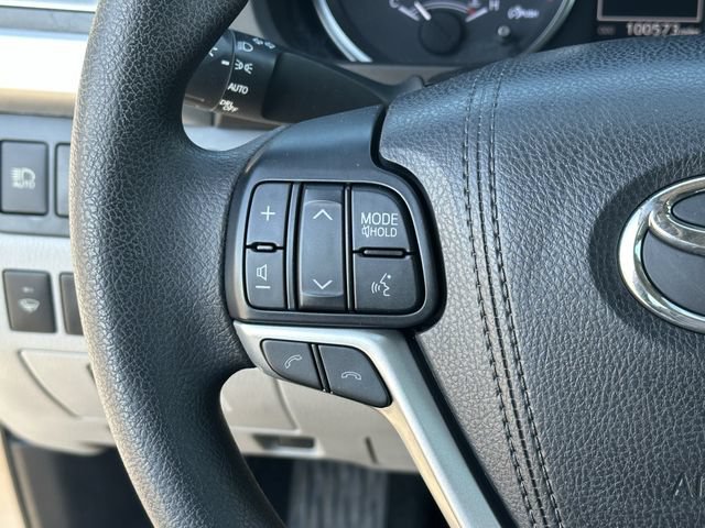 Used 2017 Toyota Highlander LE FWD image 13
