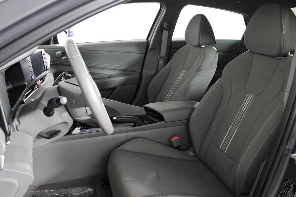 Certified 2025 Hyundai Elantra Sport FWD image 20