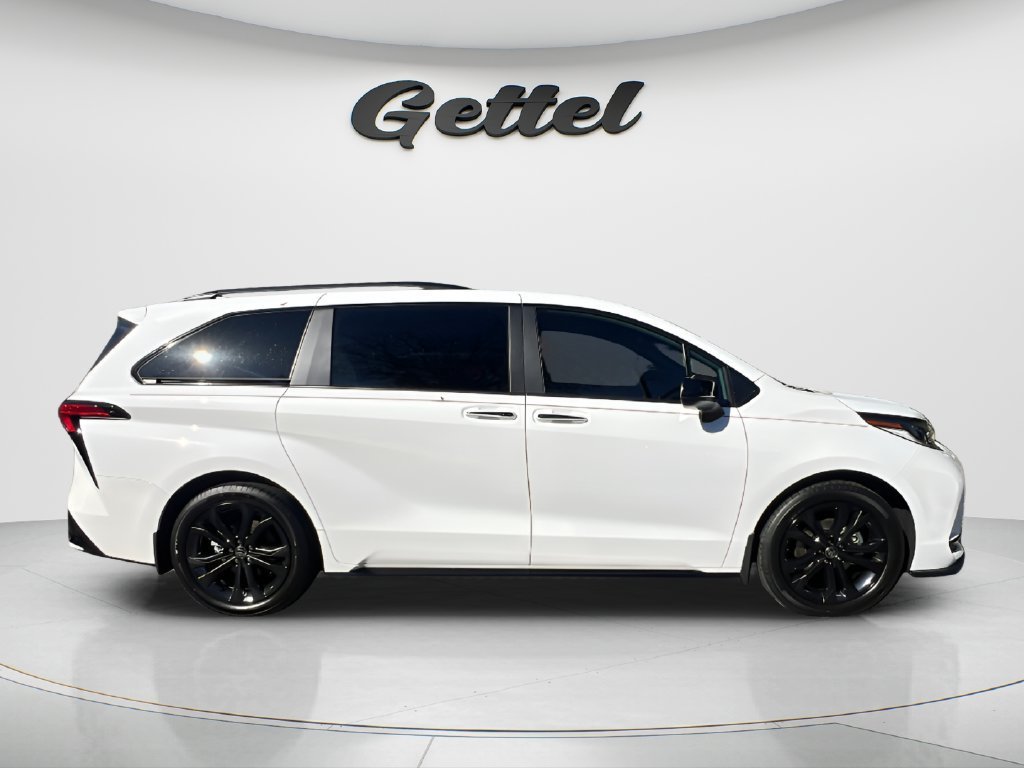 New 2026 Toyota Sienna XSE FWD image 4