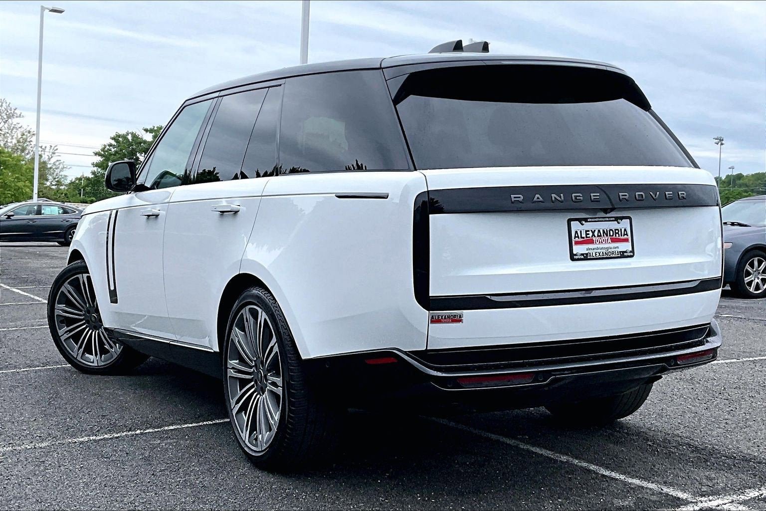 Used 2024 Land Rover Range Rover SE AWD/4WD image 11