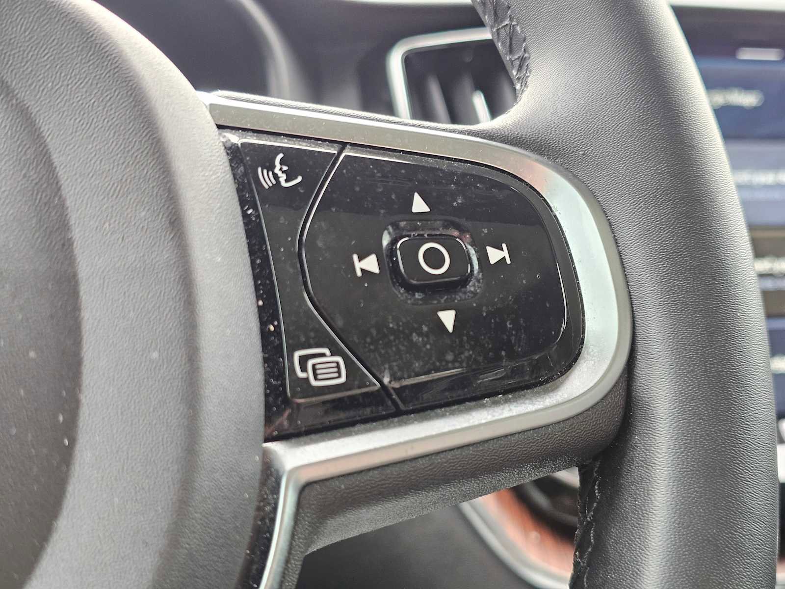 Certified 2023 Volvo XC60 B5 Plus w/ Climate Package image 22