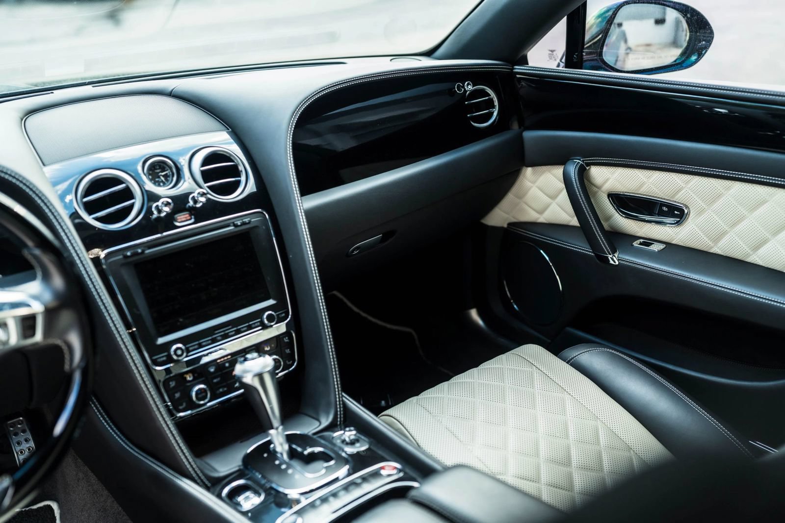 Used 2017 Bentley Flying Spur S V8 AWD/4WD image 40