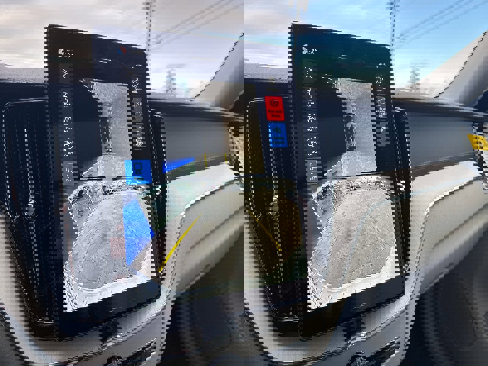 New 2026 Volvo XC60 B5 Ultra w/ Protection Package Premier image 25