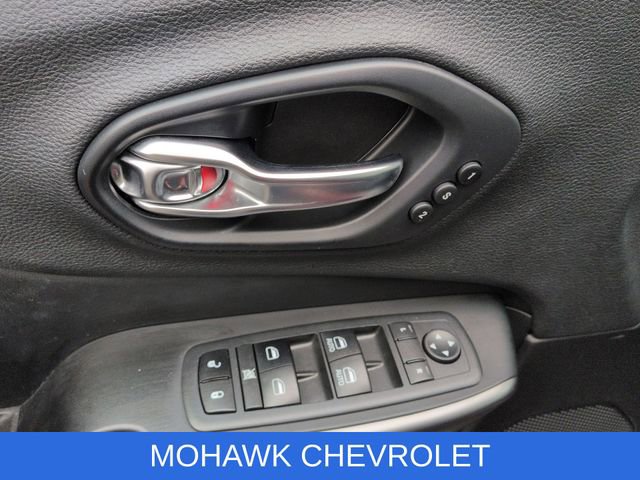 Used 2019 Jeep Cherokee Limited image 23